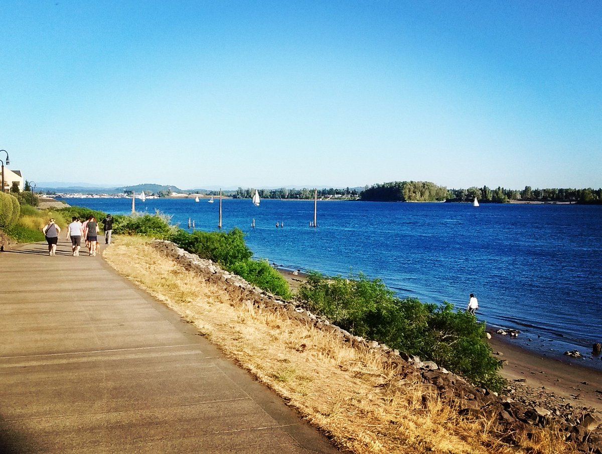 ManelRodriguez's tweet photo. #columbiariver in its pass through #vancouver #pdx and #portlant https://t.co/vQ6E3Eql4I