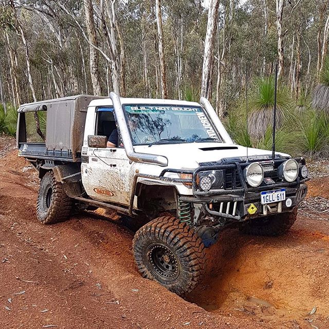 superior4x4's tweet photo. Regram: Cheers for the pic mate 🍻 @franny_jvdm_ #superior4x4 #regram #regrann #superior4x4 #superiorengineering #7T9 #cruisercountry #dieselnation #4x4offroad #lightforce #beadlocks #maxxistrepador #battletruckcustoms #dirty7s @battletruck_79 https://t.co/2agNeSq5fy