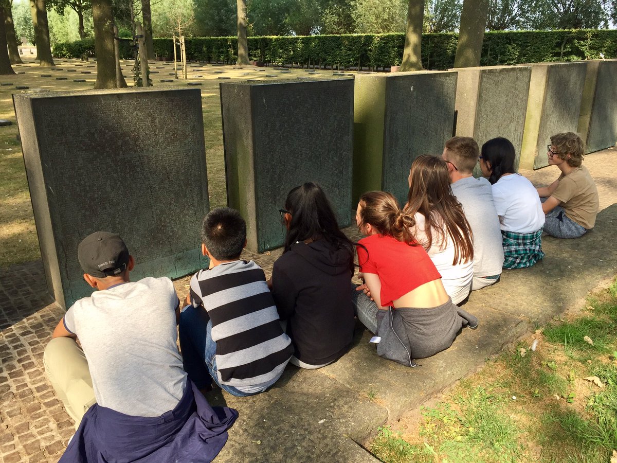 MsPatelPhysics's tweet photo. End of a packed first day - was a good oppportunity to reflect on the past at Tyne Cot and Langemark cemeteries and the Passchendaele Memorial Museum. https://t.co/n3CwZiNlnd