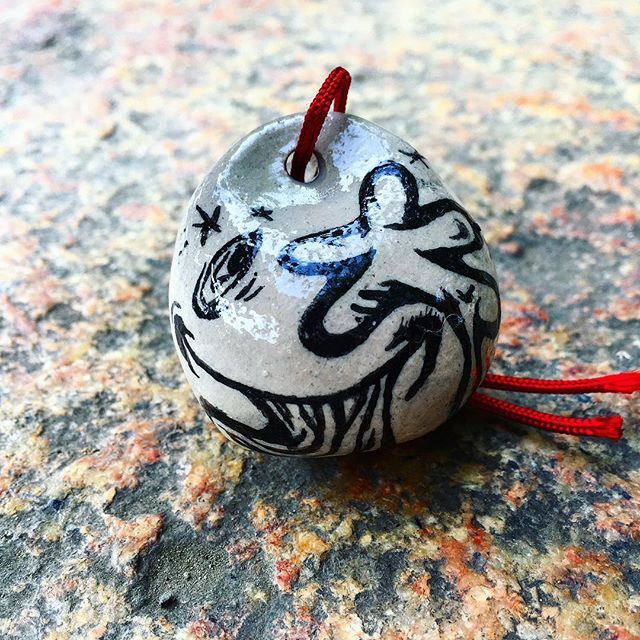 00Coyote's tweet photo. SLICK LICK #bell 👅
instagram: @coyote_00_ . 
#ladybell #bells #ceramicart #ceramic #earthenware #yuneec #arttoys #toyart #toymaker #graffiti #graffitiporn #graffitiart #drawing_expression #art #artwork #ink #inkpen #blackandwhiteart #penandink #pendr… https://t.co/TZhD8R4BOk https://t.co/0tHksV6dIp