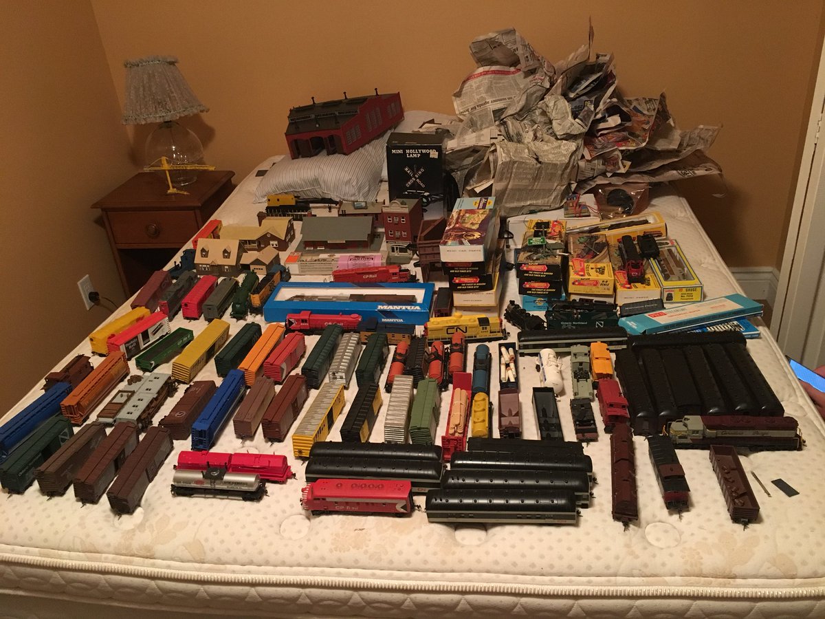 NSouder's tweet photo. @garyvee you know any model train collectors, looking to sell. 
Lionel HO post war I believe https://t.co/7JkL5IYNe7