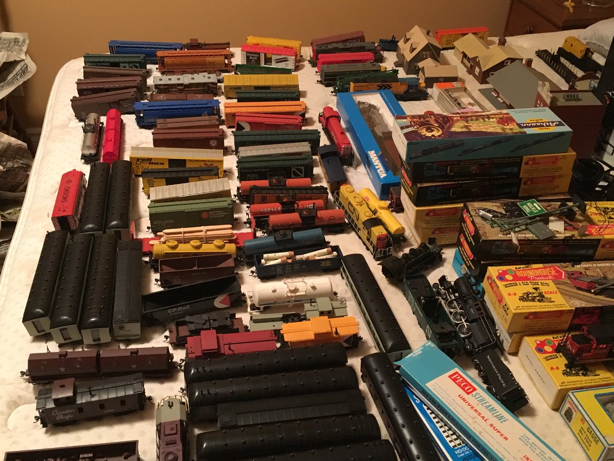 NSouder's tweet photo. @garyvee you know any model train collectors, looking to sell. 
Lionel HO post war I believe https://t.co/7JkL5IYNe7