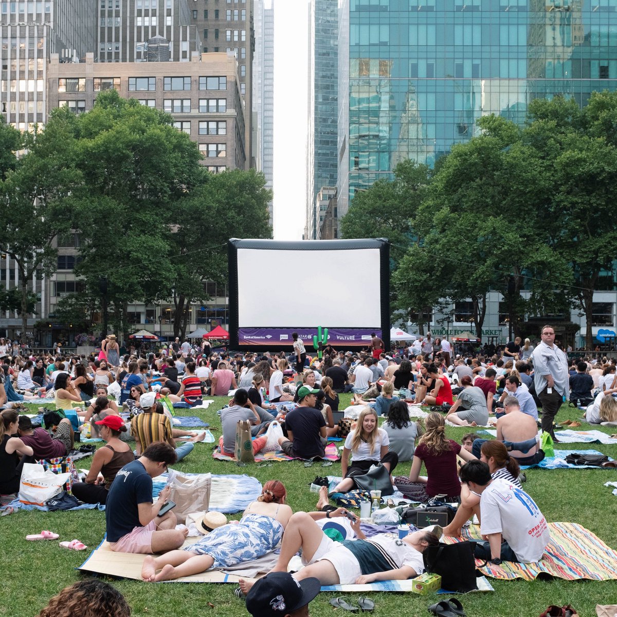 HeraldTowers's tweet photo. Head over to @bryantparknyc tomorrow evening for Bryant Park Movie Nights! Tomorrow’s feature film is The Princess Bride so be sure to get there around 5pm when the lawn officially opens for the best seat in the house. 🎬 #theheraldlife https://t.co/P51C1xvmeQ