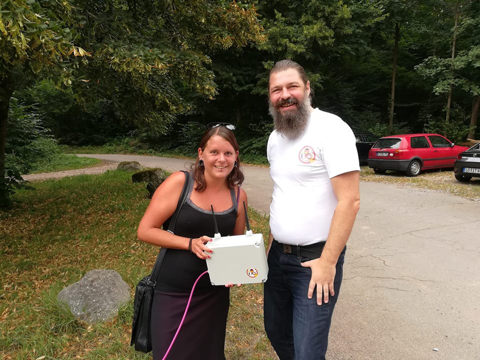 PiratKilian's tweet photo. 3>lichen Dank für den grenzenlosen Besuch der #Piraten @MarbacherSylvia von der @ppaargau bei der Mitgliederversammlung und Sommerfest vom #Freifunk @Freifunk3L #FF3L. https://t.co/vwep2WK1L1