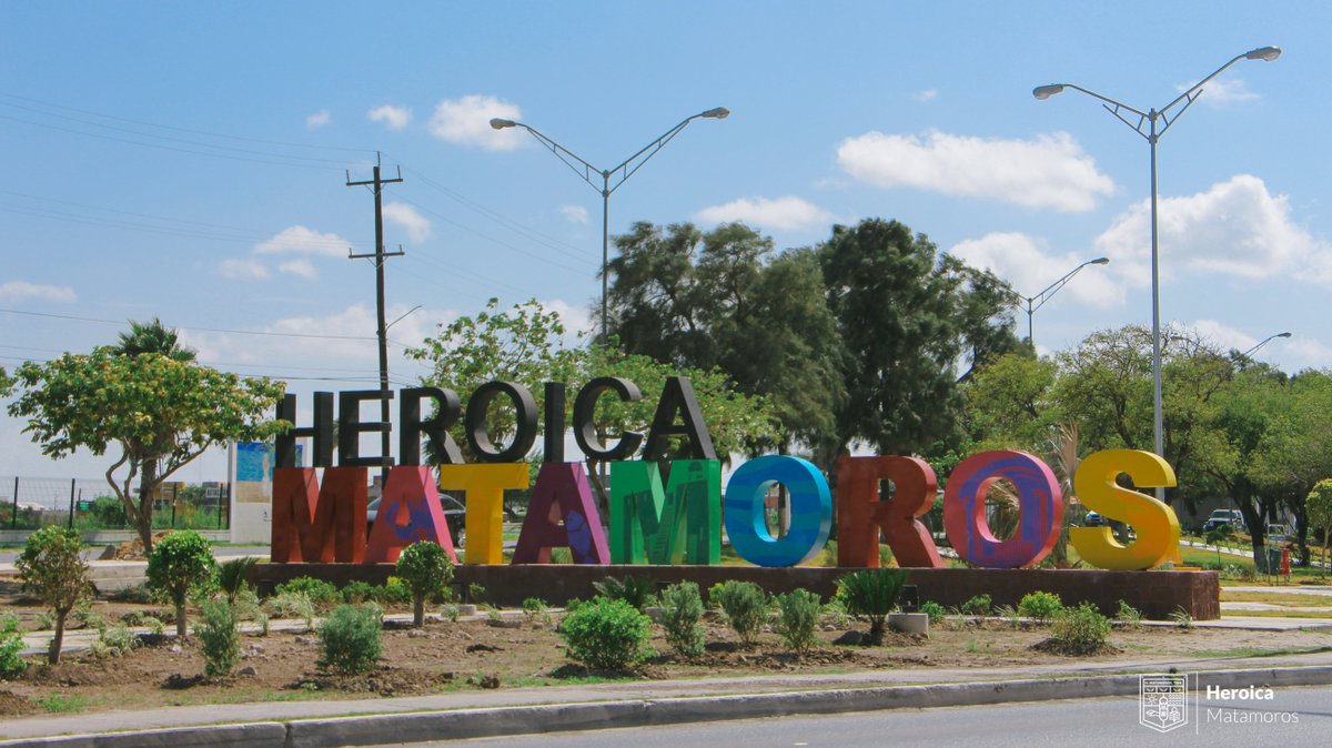 GobMatamoros's tweet photo. Para todos nosotros, nuestra Heroica Matamoros es motivo de orgullo, por eso estamos muy contentos de adornar la ciudad con este hermoso letrero, que sin duda da más colorido y alegría a la ciudad. ¡A disfrutarlo en familia! #PorElMatamorosQueMerecemos https://t.co/k71HqsLNbR