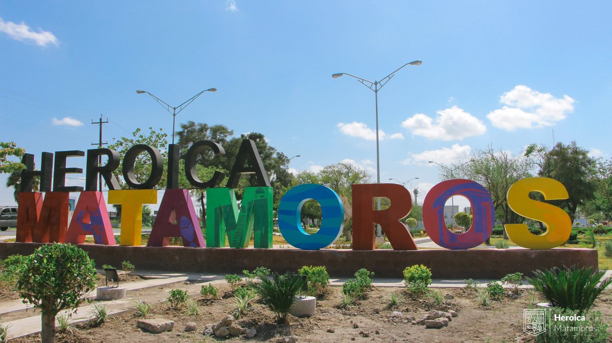 GobMatamoros's tweet photo. Para todos nosotros, nuestra Heroica Matamoros es motivo de orgullo, por eso estamos muy contentos de adornar la ciudad con este hermoso letrero, que sin duda da más colorido y alegría a la ciudad. ¡A disfrutarlo en familia! #PorElMatamorosQueMerecemos https://t.co/k71HqsLNbR