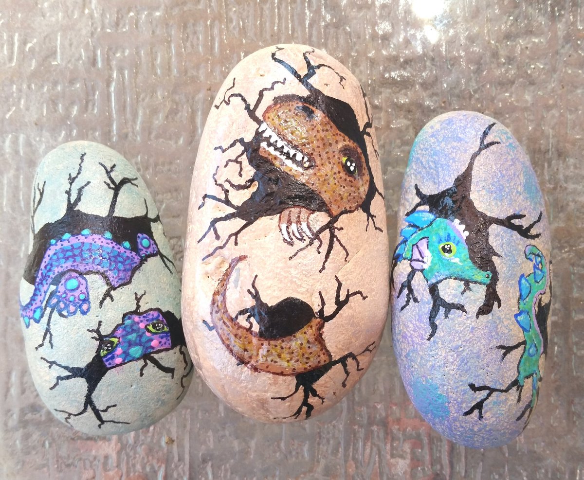 QuirkyMeg's tweet photo. After some mega ridiculous morning drama, I found myself unable to attend the awesome @SactoCaliRocks event... to cheer myself up I'm sharing these three friends I finished up last night. #PaintedRocks #QuirkyCrafts #Dinosaurs #DinosaurEgg #DragonEgg #Dragons #Rawr #Sacramento https://t.co/gfvdpwNqPF