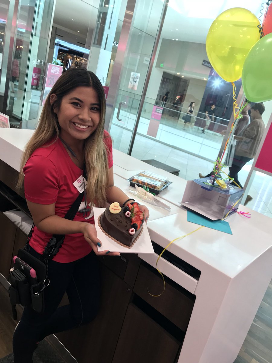 aphayyy's tweet photo. This is a little late but CONGRATS @tracimaeducusin on your new role! I am SO grateful to have had you on my team! You’re a shining star 🌟 and I’ll always miss the amazing energy that you brought to Valley Fair! #SVinning #ValleyFairVictories @Randy_E_Tam @AdrianVanHooser https://t.co/dJmTBMaJBV
