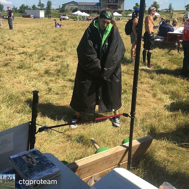 MudRunGuide's tweet photo. 75 degrees in a @dryrobe.. Wow..Regrann from @ctgproteam -  When your Florida Teammate comes North to Iowa 🌽 and is cold because it’s only 75 degrees out. @dryrobe to the rescue. #getchanged #staywarm - #regrann https://t.co/lkg2rTw1zi https://t.co/qhJDQdMGno