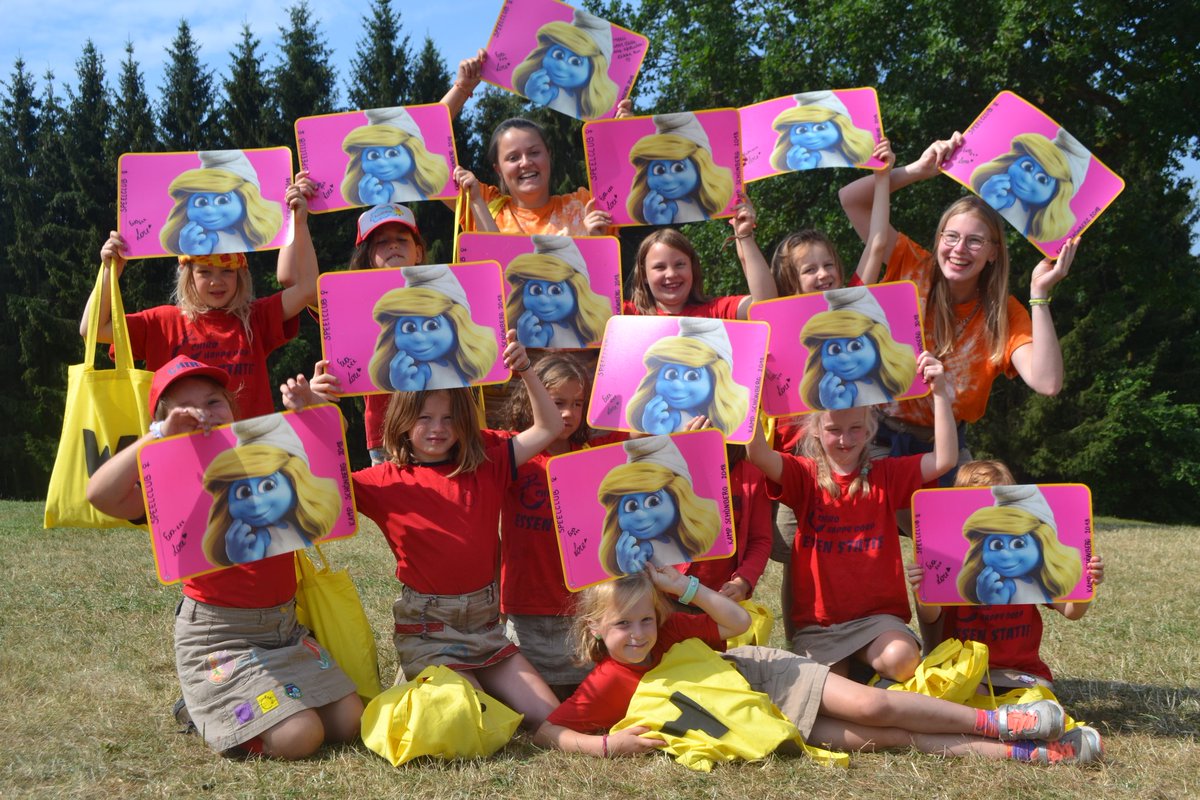 EvaMaeyaert's tweet photo. 15 jaar Chiro afsluiten, dag en bedankt he! 
#ChiroHappyDorp
#EvaOut https://t.co/YEQRdTeFqY