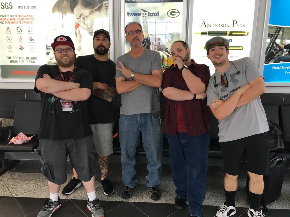 sharpgirl11's tweet photo. I ran into this weird boy band at the airport. https://t.co/7PY6r4jK62