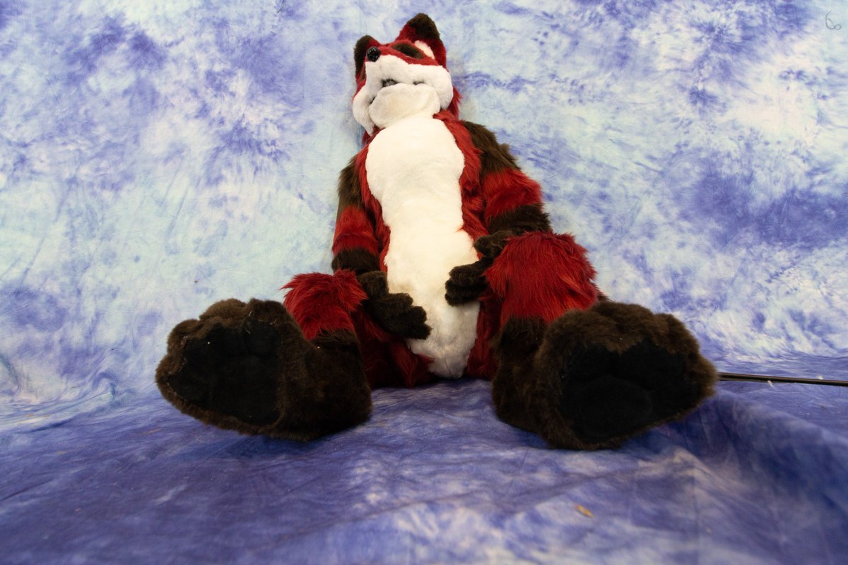 Pretty much finished my own pawpet.
Just some minor things are left to do, but i'm happy with the result, considering it was my first attempt to make one.