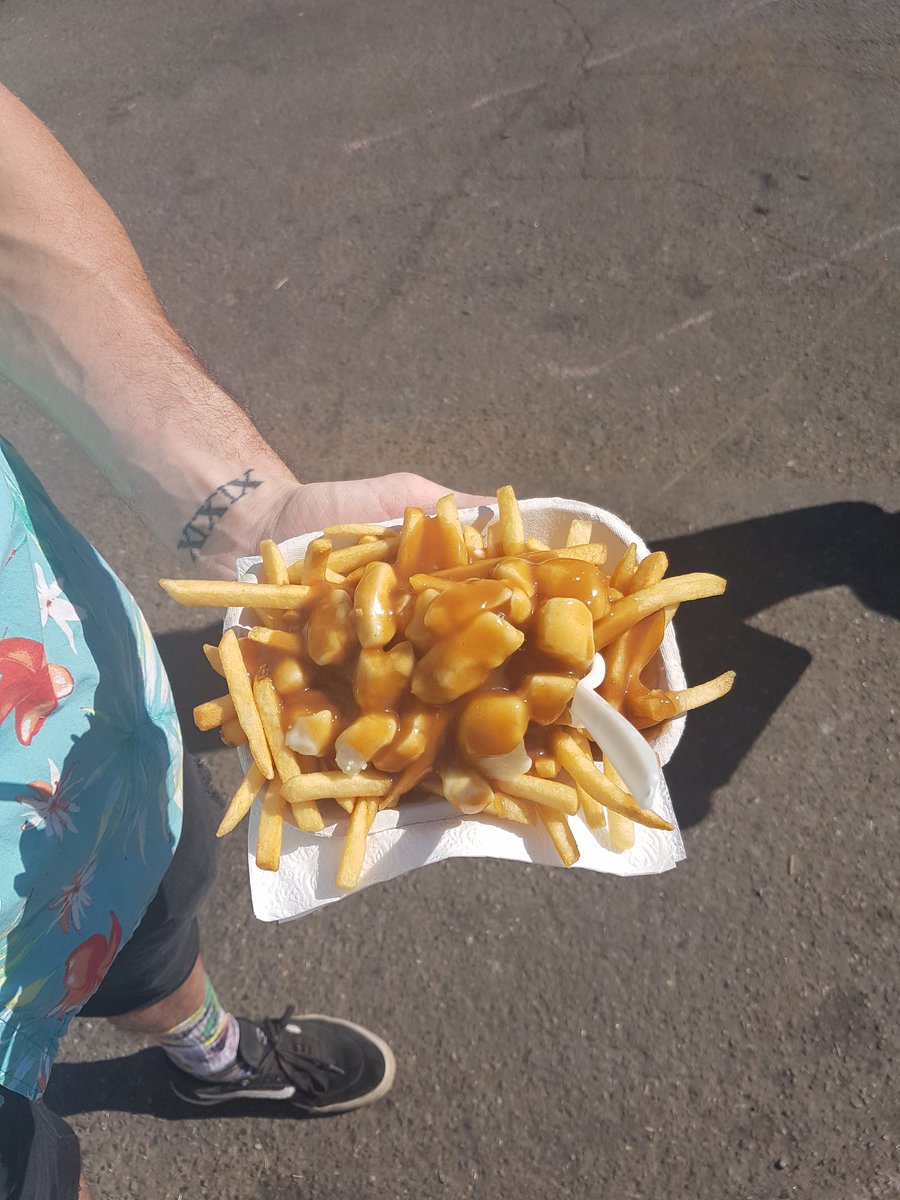poutinereviews's tweet photo. Poutine from L'Authentique at Phillips Backyard. Good gravy and about as good a poutine as could be expected from a food truck. 8/10 https://t.co/lsN4lqXnFL
