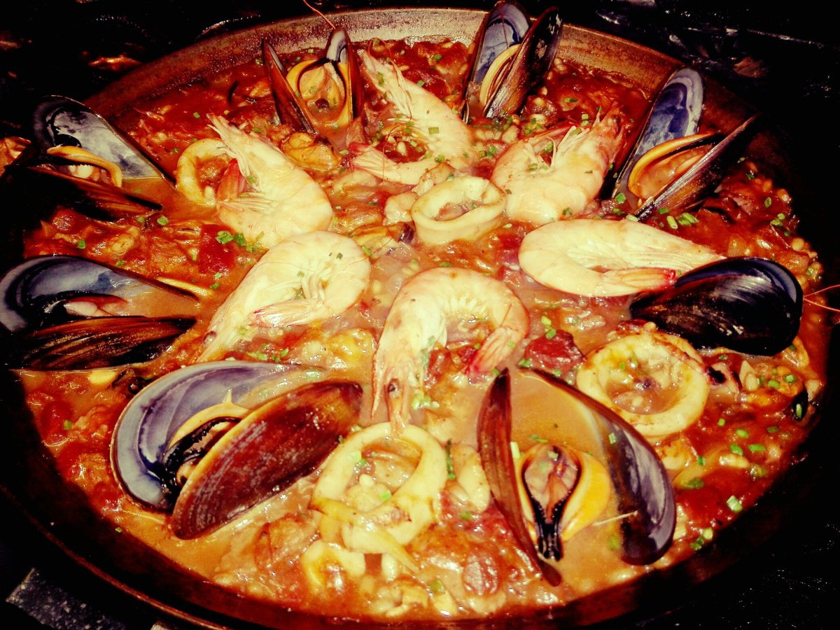 JaDs2306's tweet photo. Paella de marisco...
#Food #paella #seafoods #yumyum #burf https://t.co/2y8IUFGosa