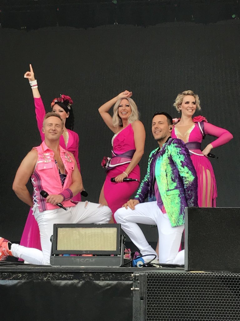 NicoleHendry27's tweet photo. A month ago today i got to hug all my favourite 5 human beings ๐๐๐ love you all
@Faye_Tozer @_ClaireRichards @LSLofficial @llatchfordevans @Ianhwatkins @OfficialSteps
#SummerOfSteps https://t.co/KxMcRTLiVj