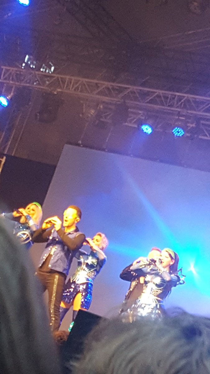NicoleHendry27's tweet photo. A month ago today i got to hug all my favourite 5 human beings ๐๐๐ love you all
@Faye_Tozer @_ClaireRichards @LSLofficial @llatchfordevans @Ianhwatkins @OfficialSteps
#SummerOfSteps https://t.co/KxMcRTLiVj