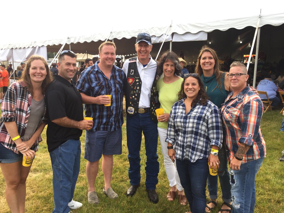 QEgert's tweet photo. Beers with @BruceRauner last night at the #barndance2018!  The gov has good taste in fundraisers https://t.co/hTEsvE5dCi