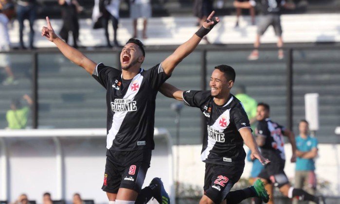 JornalOGlobo's tweet photo. Com gol acidental, Vasco segura pressão e vitória sobre o Grêmio: https://t.co/9AFtaZX3Km https://t.co/Lp8q3yLtgL