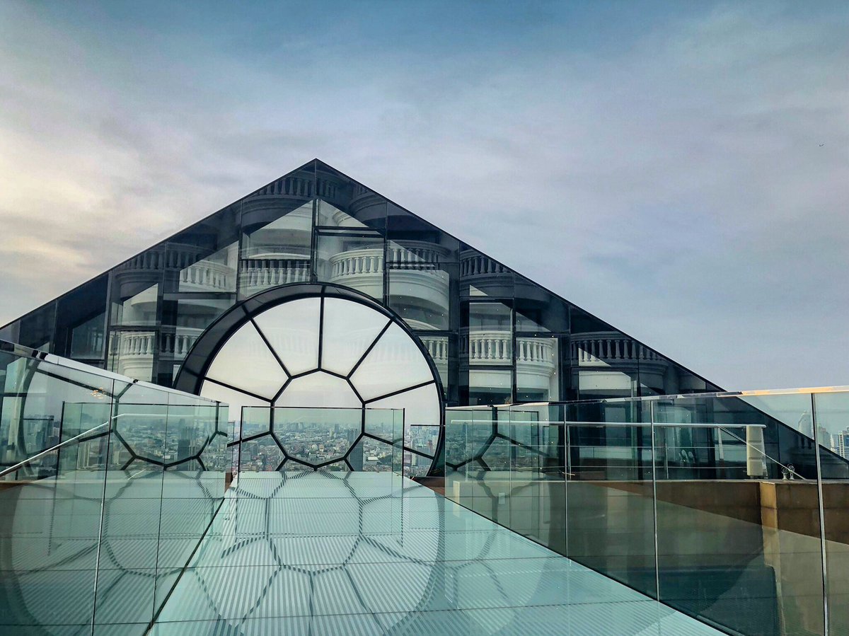 Life is only a reflection of what we allow ourselves to see. @lebuaHotels 
•
#lebua #lebuahotel #lebuastatetower #lebuaskybar #lebuatower #lebuaatstatetower #lebuastatetowerhotel #lebuahotelbangkok #bangkok #reflectionpic #reflectionshot #sunreflection #skybar #skybarbangkok