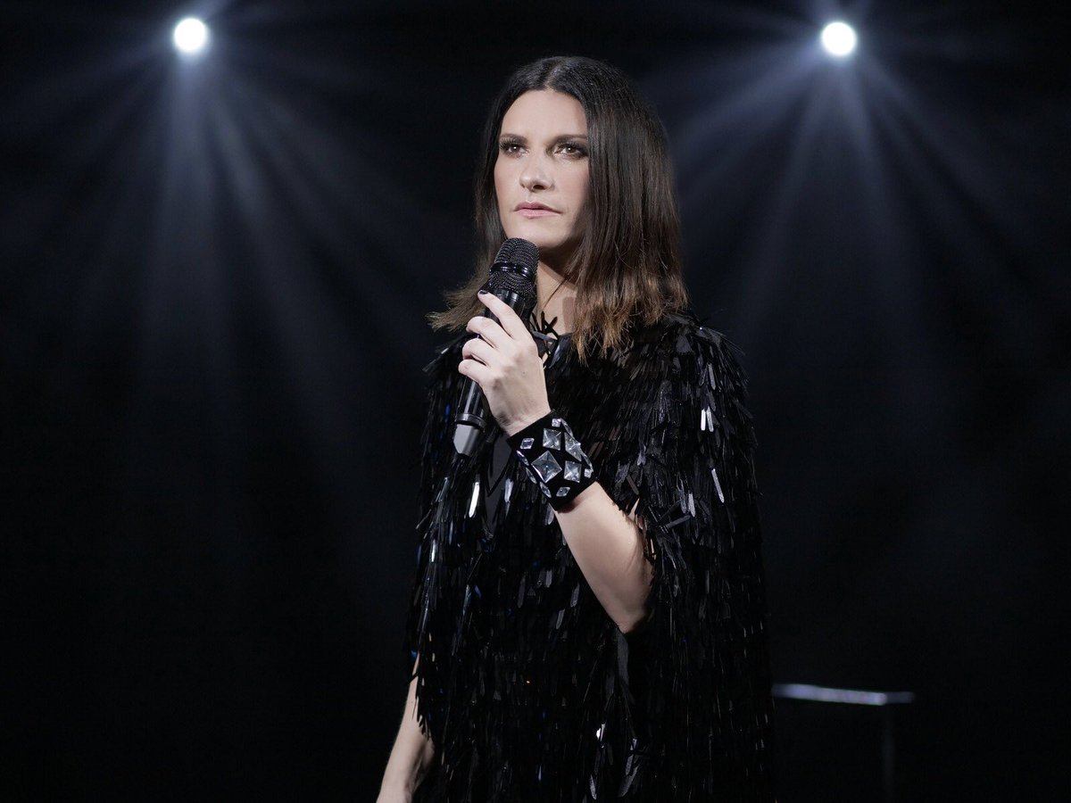 LauraPausini's tweet photo. Ogni volta è un’emozione fortissima. #pausinicircomassimo2018 #fattisentireworldtour https://t.co/BSrA8bTTB0