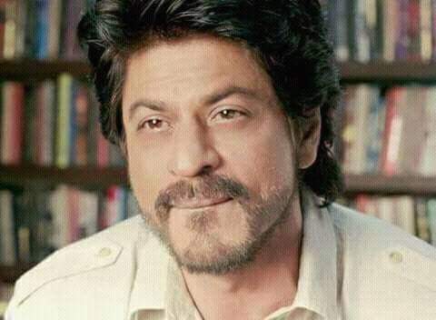 doaaa9351's tweet photo. OMG 😱💔💉
When he bites his bottom lip..
@iamsrk love you https://t.co/xYJzD8cMWQ