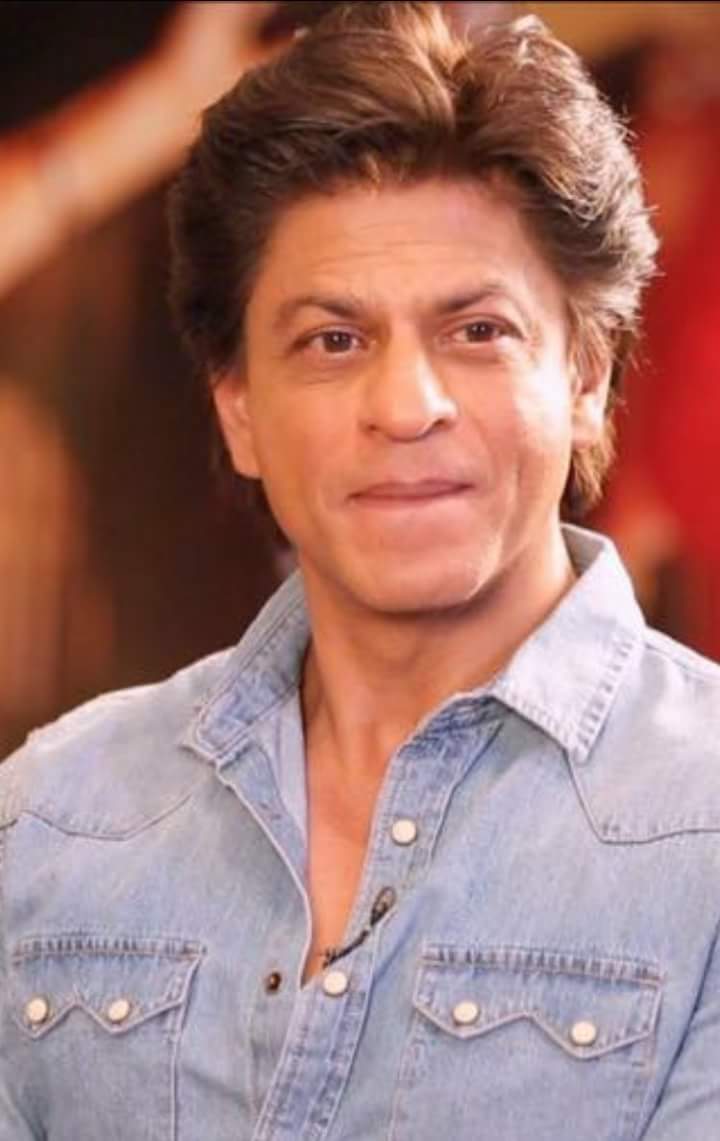 doaaa9351's tweet photo. OMG 😱💔💉
When he bites his bottom lip..
@iamsrk love you https://t.co/xYJzD8cMWQ