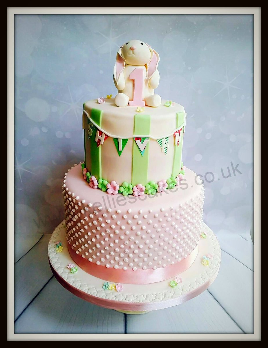 2 tier vanilla cake for a 1st birthday with hand piped dots and sugar bunting with a @saracinouk bunny on top #saracinouk #cakemaker #GantsHill #childrenscakes #1stbirthday