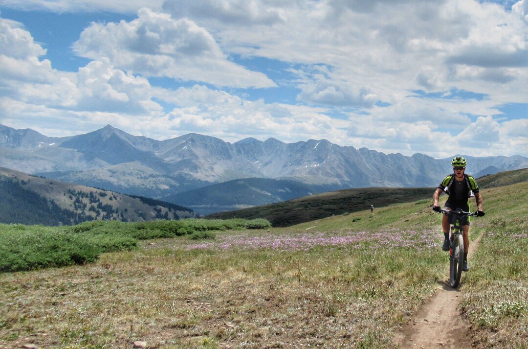 JeffKerkove's tweet photo. This time next week, myself and roughly 80 other like-minded riders will be knocking off the 530-miles of this trail en route to Durango 🙌🏻
. . .
#ergonbike #bikepacking #coloradotrail #coloradopr https://t.co/LW4ji6mphu