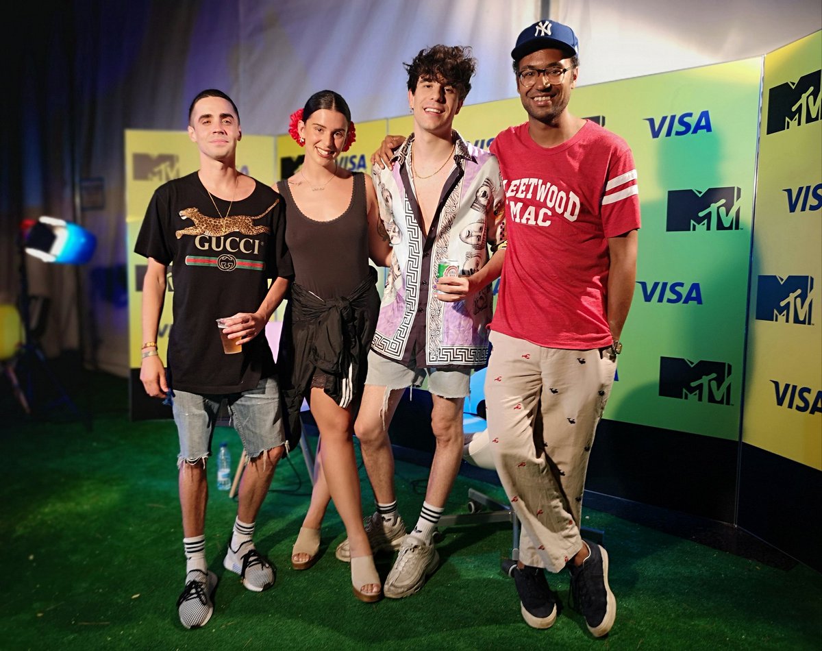 mtvspain's tweet photo. ¿Qué os parece el crossover que nos hemos marcado? ¡Muchas gracias por estar con nosotros chicxs! #FIB2018 #MTVFIBVisa #VivaFIB @NathyPeluso @javviercalvo https://t.co/eHmIA4pRMp