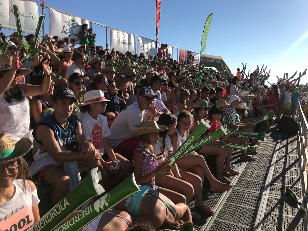 BeachVolleyMAD's tweet photo. #mbvt2018 #islacanela #ayamonte
Un año más...
¡GRACIAS AYAMONTE!! 🏐
Sois el mejor público que se puede pedir... 😍
El año que viene SEGURO que nos volveremos a ver... ✌️ https://t.co/n6W1vy2EBY