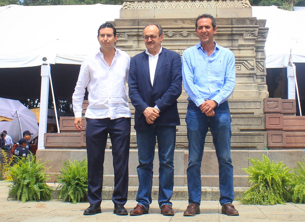 Un honor recibir en #Oaxaca al Embajador de la Unión Europea en México <a href="/RudischhauserEU/">Klaus Rudischhauser</a>, para vivir la #Guelagueteza2018. 
Esperamos que disfrute al máximo de la diversidad cultural de nuestro estado.