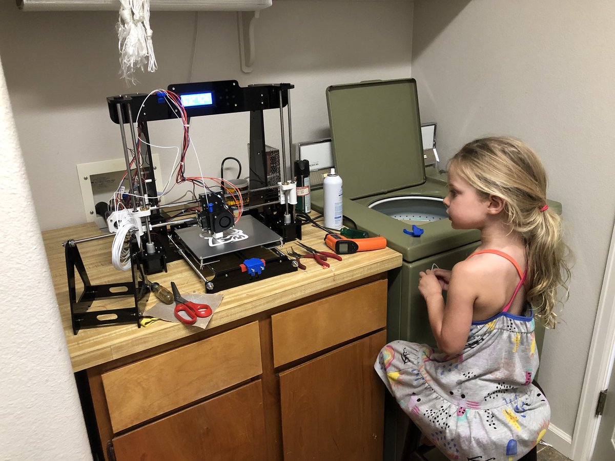 wizardmercer's tweet photo. Printing #unicorn parts. https://t.co/rBHwpwSqW0