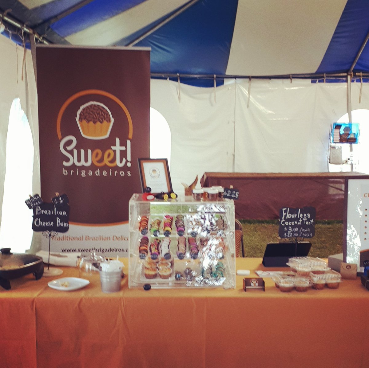 SBrigadeiros's tweet photo. Still time to try our Brigadeiros @HomeCountyFest @Downtown_London #HomeCounty45
#homecounty2018 #chocolatelovers #brigadeiros #notjustchocolate #shoplocal #ShareTheLove #smallbusiness #smallbatch #chocoholic #partyinyourmouth #lndontario #lndnont #uniquegifts #downtownlondon https://t.co/8gp9irThl1
