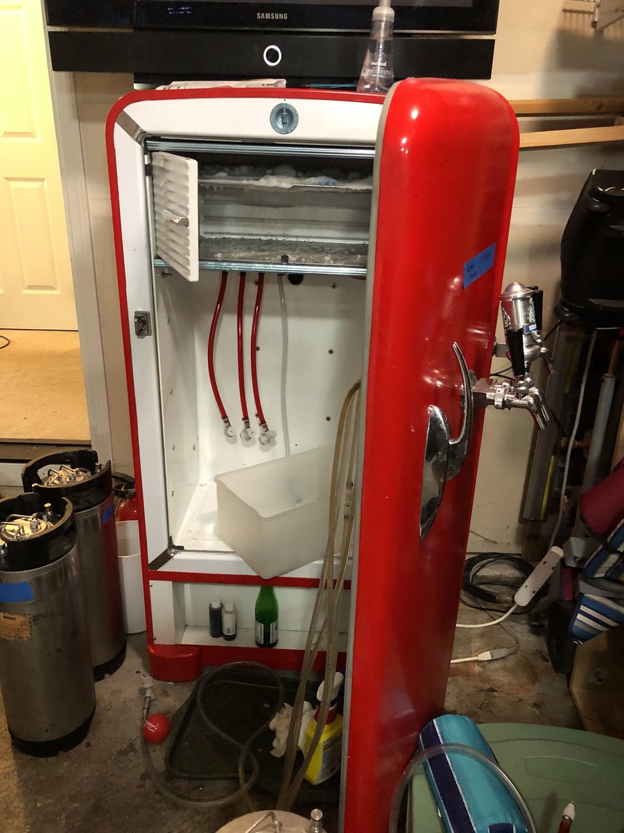RegularITguy's tweet photo. Defrost kegorator time.... #beerMaintenance https://t.co/zCaUG9lRIa