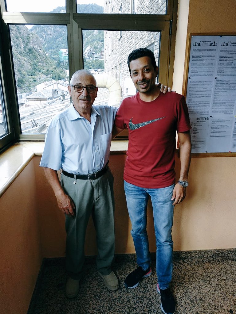 almodiahki's tweet photo. 32 years between this two pictures! 
This picture was taken in 1986 during Dubai Olympiad with Mr. Benet Pantebre, and today I was very honoured to meet him again!
Thanks @oskychess for the picture! https://t.co/WLPNjLbVie