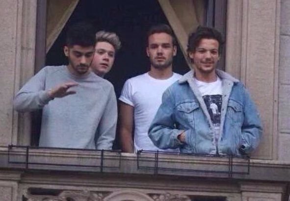 sunniebaekyeol's tweet photo. I want a 2018 version of this! #8YearsOfOneDirection https://t.co/Q2TLitrQLa