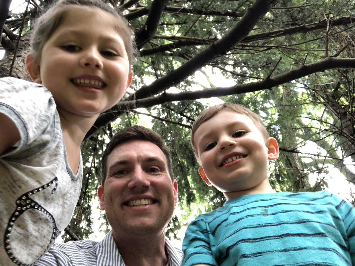 ShawnMcKillop's tweet image. A good game of hide and seek fills the soul. ...And gets you lots of mosquito bites as you wait forever for these two cousins to find you!! #getthebugspray #backyardshenanigans