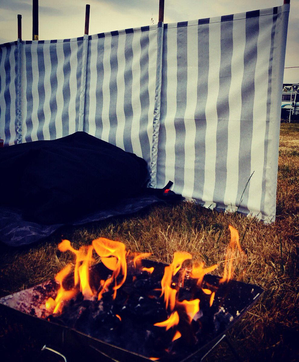 Plump_Design's tweet image. Camping in style with a handmade Plump windbreaker! Strong canvas tested in the Dorset countryside! On the beach or in a field, your choice!