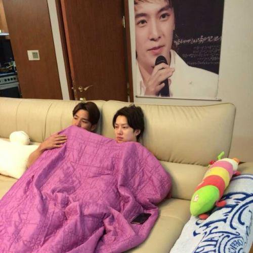 Kanginnim_1985's tweet photo. All of the camomiles must have a petal as a friend!
Why ??? 
Whenever your heart breaks,she tells you:leave kangin and be my fan!!😂😂

Like heechul..For kangin..
You are my heechul..😘😍
Stay with me 💙
🎂happy birthday🎂

#kangin #heechul #SUPERJUNIOR #강인 #슈주 #슈퍼주니어 https://t.co/NAl195oC7W