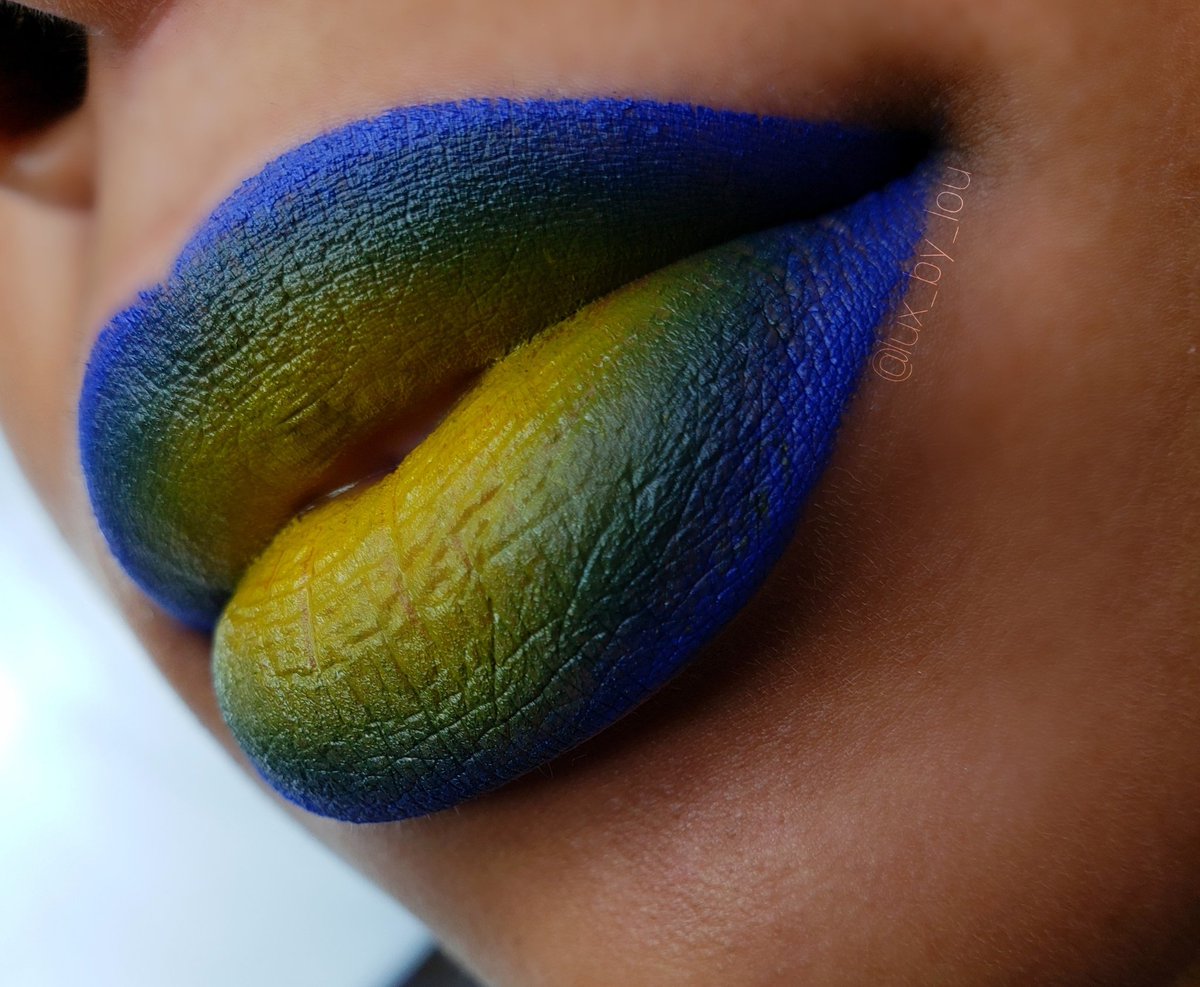 AlexisL9195's tweet photo. @ABHcosmetics @norvina1 ABH COSMETICS LIP PALETTE!!!!!!! 
#LIPSWATCHES #swatches #makeup #makeuplooks https://t.co/oxsvObVQgv