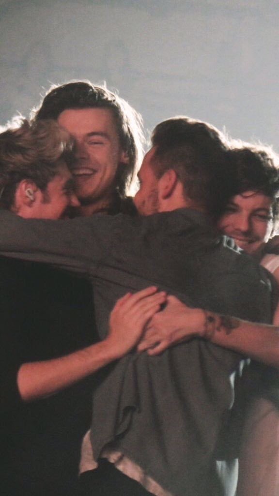 blueofLou's tweet photo. "Gli One Direction hanno riscosso tanto successo perchè l'alchimia tra di noi era davvero fantastica" 
- Louis 
19/07/18
#8YearsOfOneDirection https://t.co/0uIRrRXCF0
