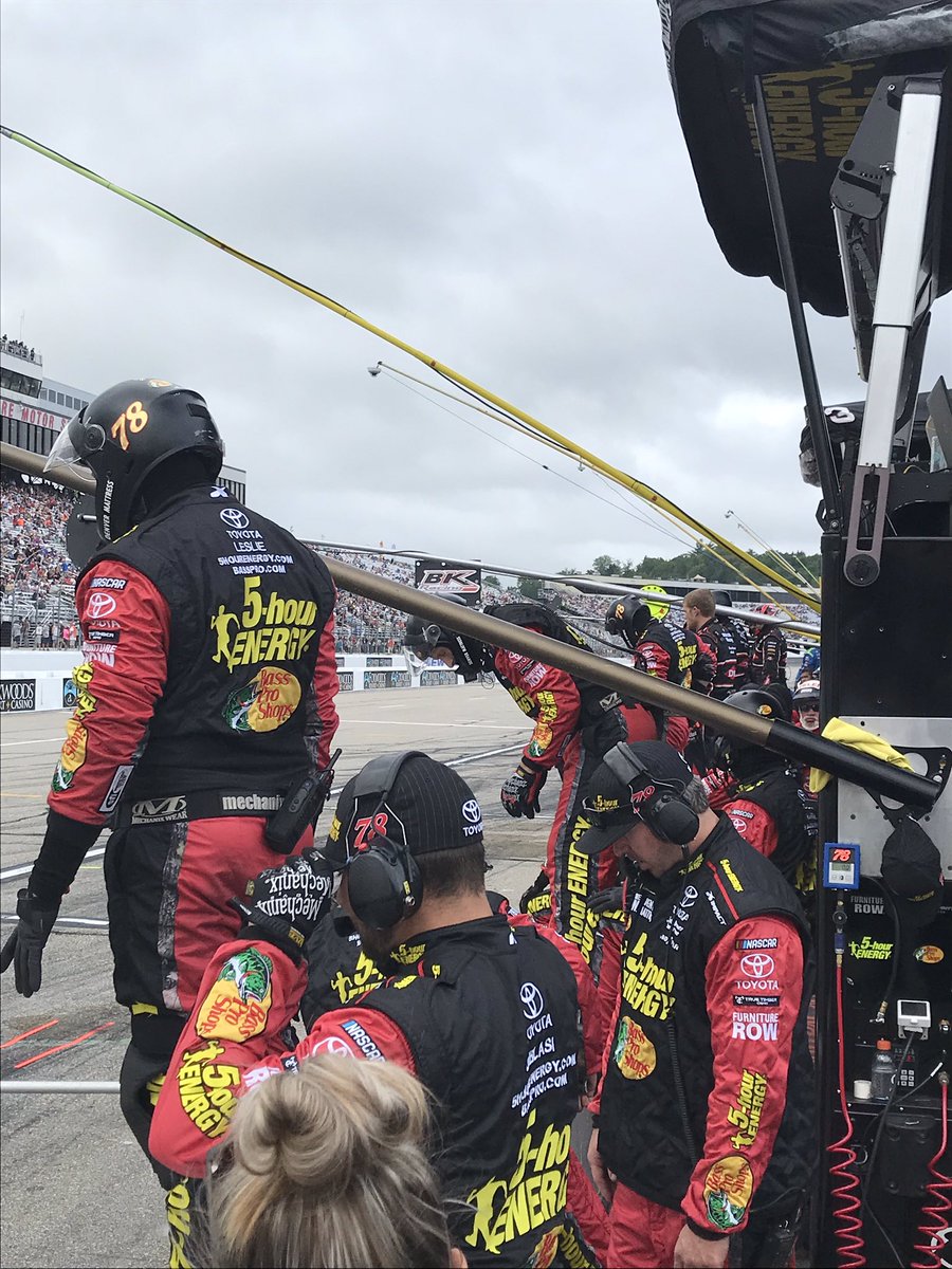 End of Stage 2 pits. Four tires & fuel. Restart P3. 

#WeAreFurnitureRow #TheMagicMile