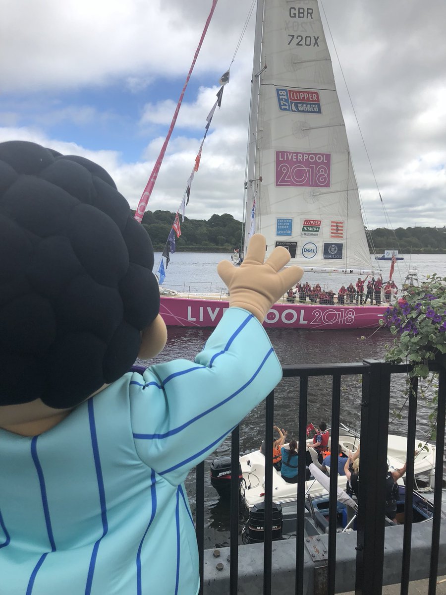 morelli_pod's tweet photo. Last day of the Clippers and Mr Morelli came down to wave off the boats 🚣‍♂️ !! Safe journey to all those on board and Bon Voyage!!! @DSMarkets @dcsdcouncil @
#foylemaritimefestival #clippers #quayside #bonvoyage https://t.co/FsZk6yz3B4
