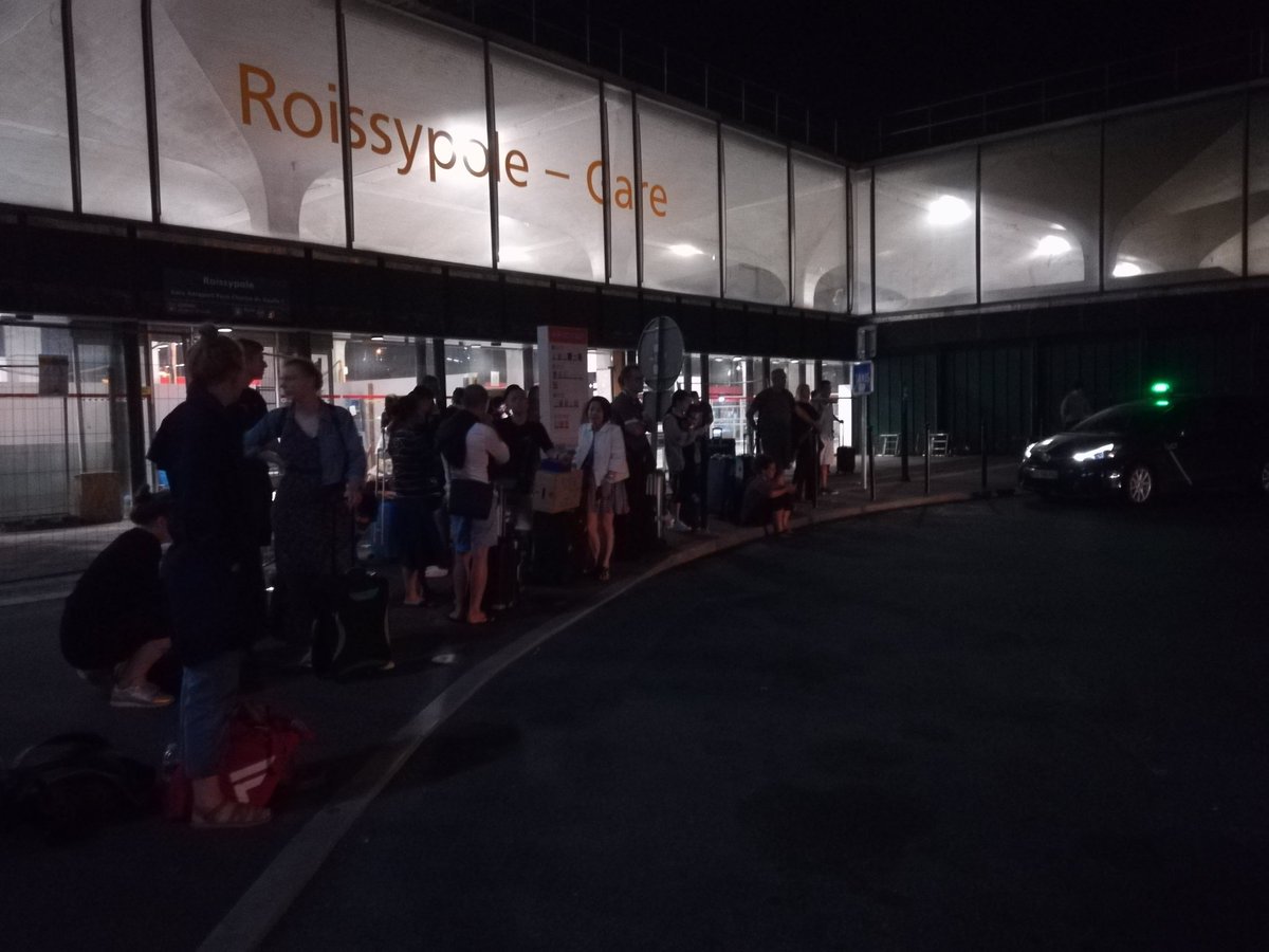 AliceGonneaud's tweet photo. Better and better @AirFranceFR we all want some sleep #poorcustomerservice #flightcancelled #shuttlebroken what about maybe offering #taxis to your #stranded #customers https://t.co/kgglAdivmZ