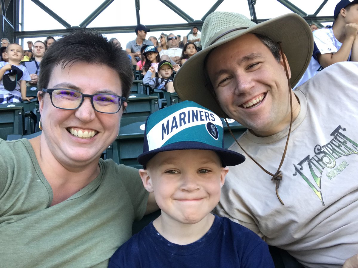 vikstke's tweet photo. Family afternoon at the ballpark! #gomariners #whereiroot @hoyty https://t.co/xfROevOpyn