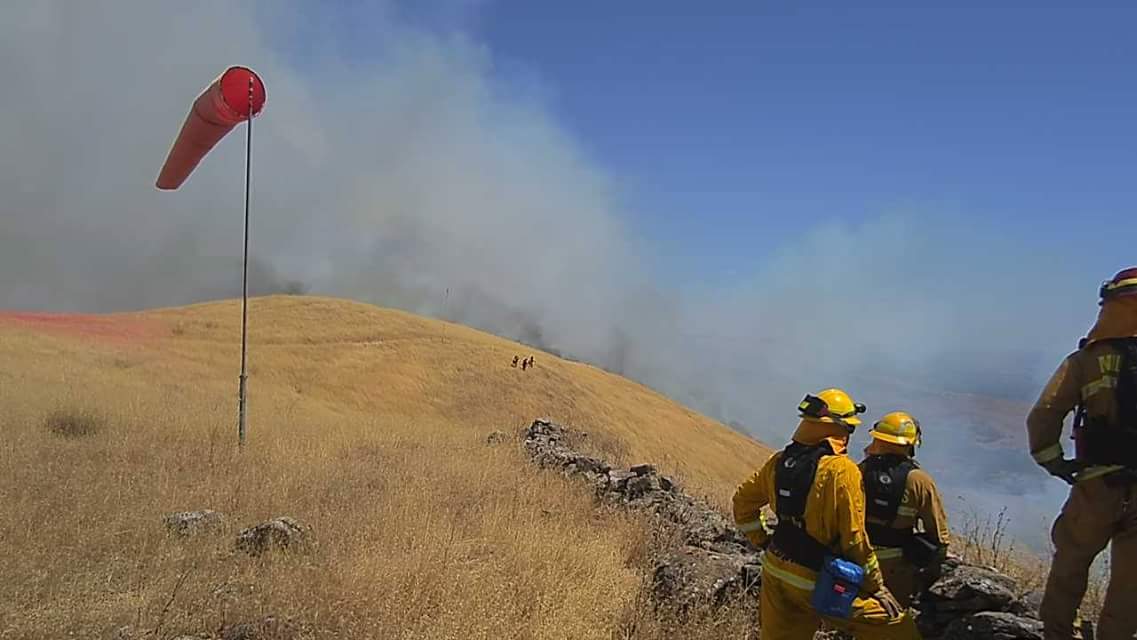 loft305's tweet photo. @SmokeShowing911 @KGOdesk @KPIXDesk @nbcbayarea This photo was grabbed from the Wings of Rogallo club webcam. #ThanksCalFire #WOR #EdLevin #EdLevinPark #BAPA #paragliding #hanggliding https://t.co/JLvXFRnk9F