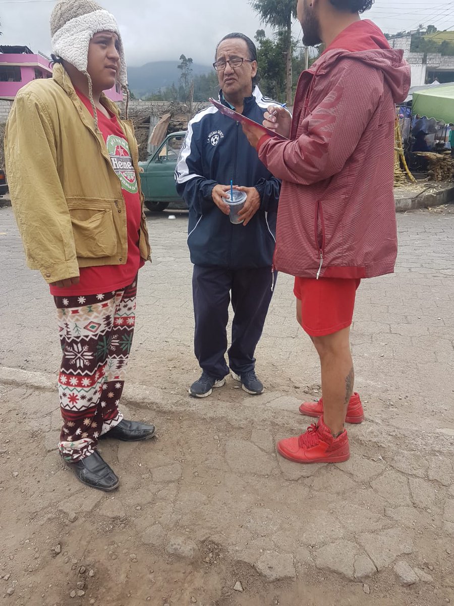 AcuerdoSur's tweet photo. #RenaceLaRevolución los jóvenes del colectivo BOSEA en la Parroquia Rural de LLOA al sur de Quito en la tarea militante de la recoleccion de firmas @MashiRafael @GabrielaEsPais @PaolaPabonC @virgiliohernand @RicardoPatinoEC @FrankSamaniegoM @LuisaMaldonadoM @Hector51243581 https://t.co/j29I5LwmGf