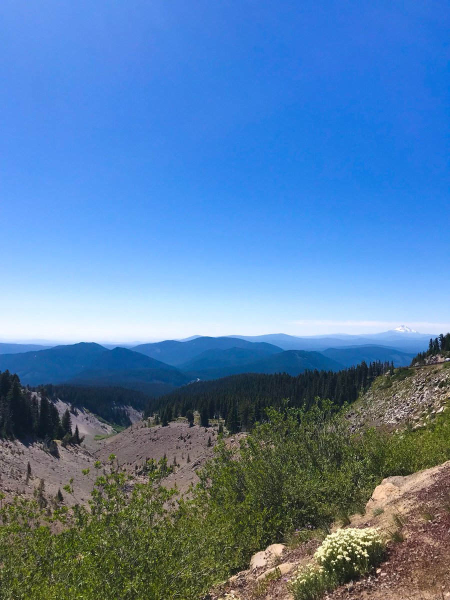 Great weather for a hike on Mount Hood. <a href="/spann/">James Spann</a> <a href="/WeatherNation/">WeatherNation</a> @simpsonwhnt