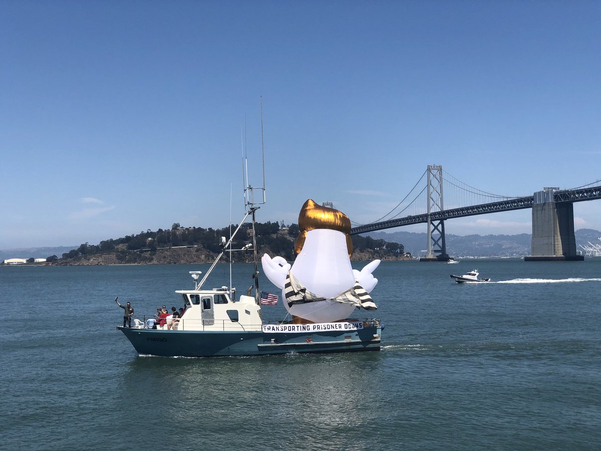tigerbeat's tweet photo. #ChickenPresident @trumpchickensf passed Pier 14 with his back turned which is fitting since @realDonaldTrump was too scared to visit #SanFrancisco even though he used Kate Steinle as a demagogic talking point #SpeakTruthToPoultry #Prisoner45 #TrumpChicken #trumpchickensf https://t.co/DaHqeVQm1d