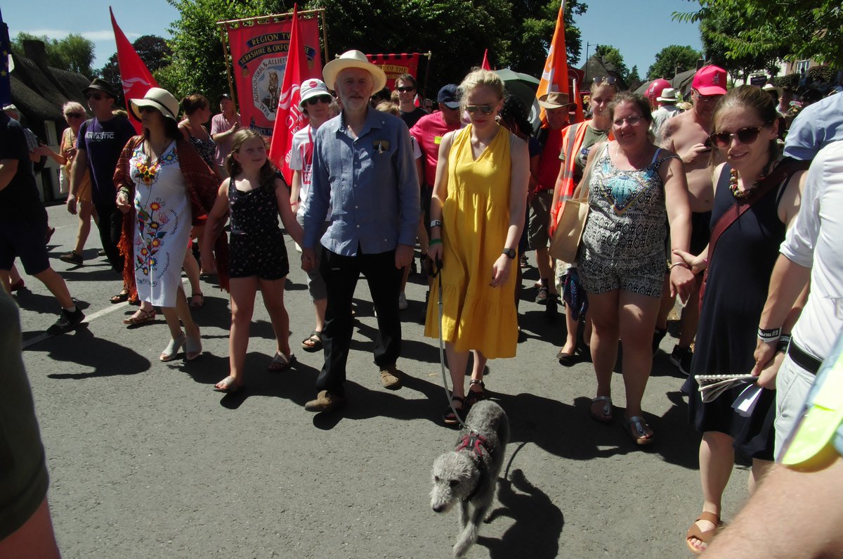 WHEELZWHEELER's tweet photo. Hot one at #TolpuddleFest Nice work with #Dorset #Processions18 banners, @RetroItAint #RebelliousWomen @MPeakeOfficial https://t.co/kZVrdgpU9m